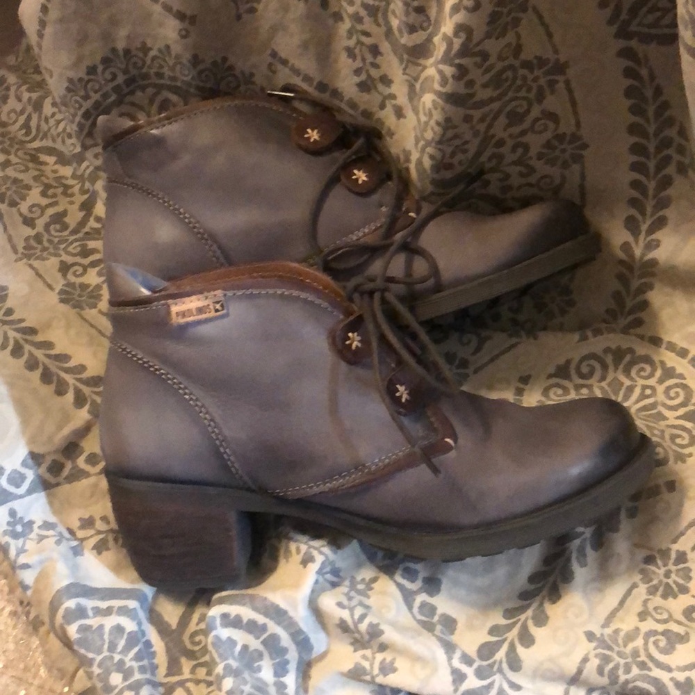 Pikolinos leather booties